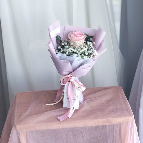 Single Rose Bouquet, Bouquet Flores, Pranks Pictures, Boyfriend Pranks, Boyfriend Pranks Pictures, Flower Bouquet Diy, Baby S Breath, Single Rose, Blush Rose