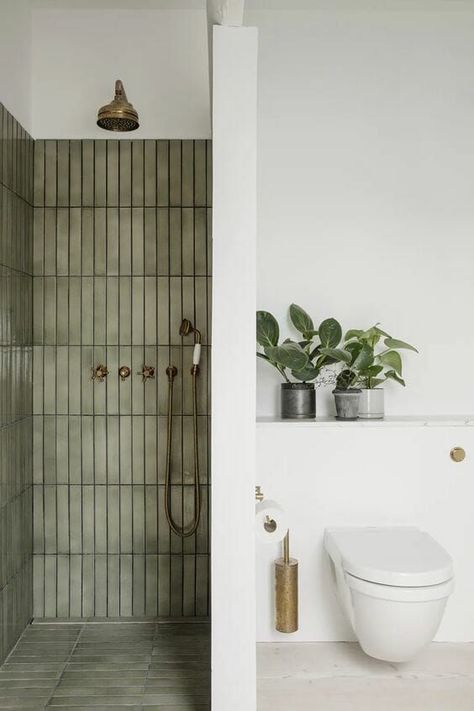 Small Bathroom Ideas that will Make the Most of a Tiny Space Tiny Shower Bathroom, Ensuite Bathroom Ideas Small Space Saving, Small Shower Renovation, Small En Suite Shower Room, Open Bathroom Ideas, Tiny Bathroom Ideas With Shower Layout, Loft Shower Room, Small En Suite Ideas, Tiny Shower Room Ideas