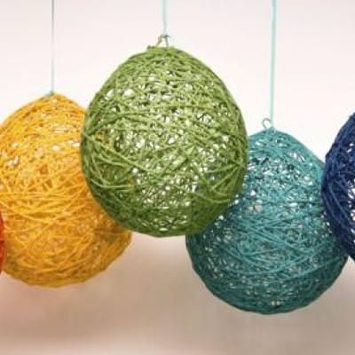 String Art Balloons, Paper Mache Balloon, Yarn Balloon, String Balloons, Blowing Up Balloons, Cheap Christmas Diy, Fun Projects For Kids, Diy Baby Shower Decorations, Party Things