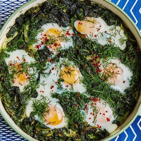 Green Shakshuka Green Shakshuka, Shakshuka Recipes, Vegetarian Recipes Dinner, Middle Eastern Recipes, Vegetarian Dinner, Whole 30 Recipes, Healthy Breakfast Recipes, Egg Recipes, Us Foods