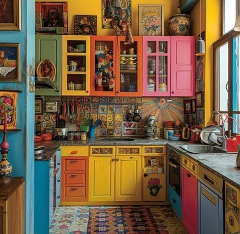 Colorful Boho Kitchen Wallpaper, Colorful Houses Interior, Maximalist Kitchen Design, Mexican Room, Vintage Maximalist Decor, Colourful Homes, Interior Design Secrets, Maximalist Interior Design, Cocina Shabby Chic