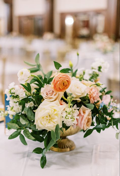 Peach And Sage Wedding Table, White Green And Peach Wedding Flowers, Peach Pink White Wedding Flowers, Peach Green Wedding, Peach Centerpieces, Nikkah Decor, Blush Centerpiece, Centerpiece Inspiration, Pink Green Wedding