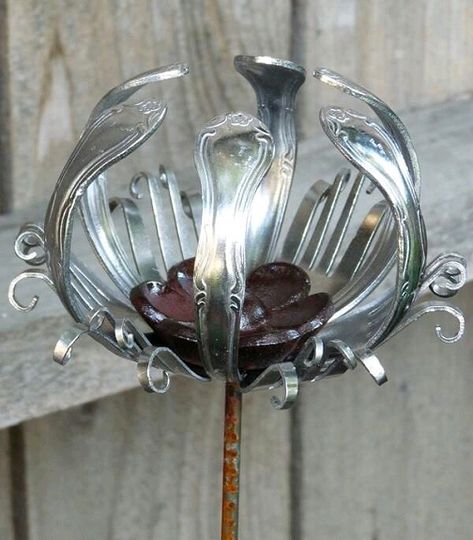 Upcycled Garden, Hantverk Diy, Cutlery Art, Silverware Crafts, Silverware Art, Repurposed Art, Spoon Art, Upcycle Garden, Silverware Jewelry