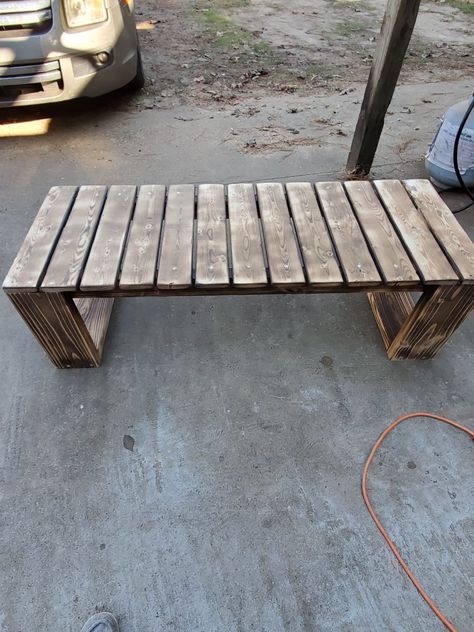 Palette Bench, Outdoor Pallet Projects, Diy Wood Bench, Diy Wood Pallet Projects, Vista House, Pallet Bench, Diy Bench Outdoor, Pallet Designs, Repurposed Wood