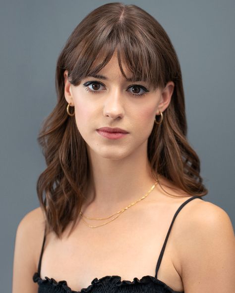 Daisy Edgar-Jones Says Blush Was the Trick to Playing 17-Year-Old Marianne in <I>Normal People</I> Marianne Hair Normal People, Normal People Hair, Normal Looking Women, Marianne Normal People Hair, Daisy Normal People, Daisy Edgar Jones Normal People, Medium Hair Fringe, Brown Hair Fringe, Daisy Edgar Jones Hair