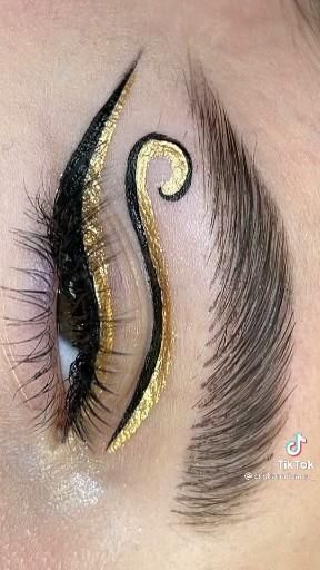 Wakanda Makeup Ideas, Egyptian Eye Makeup, Egyptian Makeup, Rock Makeup, Makeup Ojos, Eye Makeup Images, Cute Halloween Makeup, Cute Eye Makeup, Graphic Makeup