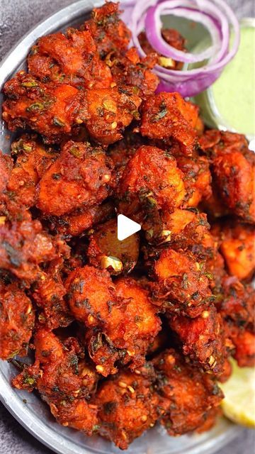 Indian Chicken Appetizers, Non Veg Snacks Chicken Recipes, Chicken Pakoda Recipe, Chicken Pakoda, Capsicum Curry, Chicken Pakora Recipe, Chicken Starter, Tandoori Recipes, Chicken Pakora