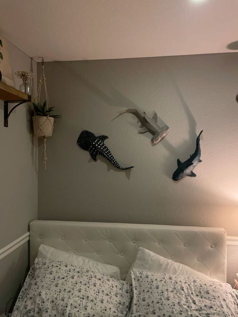 Shark Ocean Bedroom, Sea Life Room Ideas, Wall Whale Shark Cardboard, Paper Mache Shark Wall, Ocean Aesthetic Bedroom Ideas, Shark Diy Decor, Marine Bedroom Ideas, Shark Themed Room Aesthetic, Shark Bedroom Decor