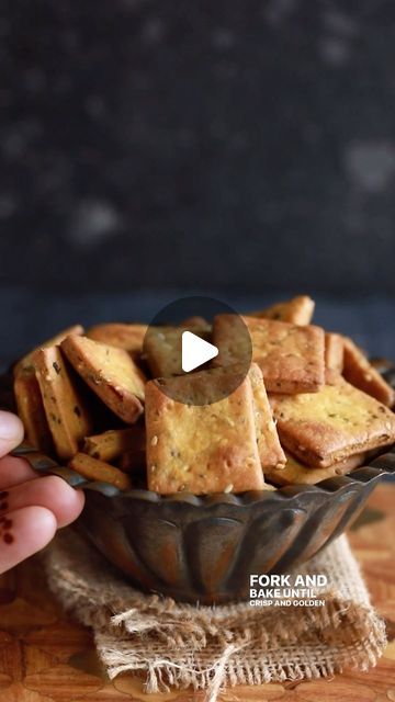 Manali Singh on Instagram: "This Baked Methi Mathri is always on my Diwali menu! 😃 It is crispy, flaky and so good with chai. This is a must have snack for the festive season. Full recipe on the blog, link in my bio!" Healthy Diwali Snacks, Methi Mathri Recipe, Diwali Namkeen Recipe, Mathri Recipe Indian Snacks, Diwali Recipes Snacks, Diwali Snacks Recipe, Namkeen Recipes, Mathri Recipe, Diwali Recipes