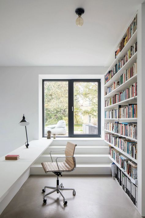 Home Library Goals: Our Top 12 Tips on Styling Shelves with Lots of Books 3 Window Bookshelves, Modern Home Library Ideas, Modern Home Library, White Bookshelves, Styling Shelves, House Redesign, Contemporary Home Office, Study Nook, Home Library Design