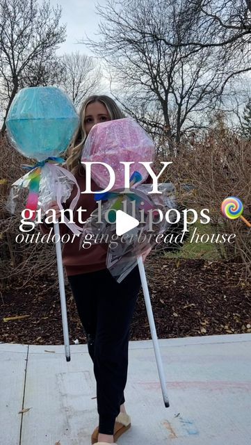 Lauren on Instagram: "Part 2 of operation gingerbread house! I DIY my very own Giant lollipops! These turned out SOOO cute! I love them so much🥹Comment “sparkles” and I can send you the battery operated lights that come with a remote! At night they look so cool with the lights! Follow for part 3!! We are slowly making this house a gingerbread/ candyland house 🎄🎅🏻🍭🍬I have my list of things I’m making but wondering what else you guys think I should make?! 😃🎄 Materials: Dollar tree bowls, broomstick and clear wrapping paper Home depot: spray on glue Target: Fake snow Amazon: remote fairy lights #outdoorgingerbreadhouse #gingerbreadhouse #diychristmasdecor #dollartreediy #giantlollipop #candylandtheme #christmasdecorating #candlyland #outdoorchristmasdecor #christmaslights #gingerbread Candyland House, Diy Christmas Yard Art, Dollar Tree Bowls, Gingerbread Candyland, Candyland Lollipop, Clear Wrapping Paper, Lollipops Diy, Homemade Lollipops, Candy Props