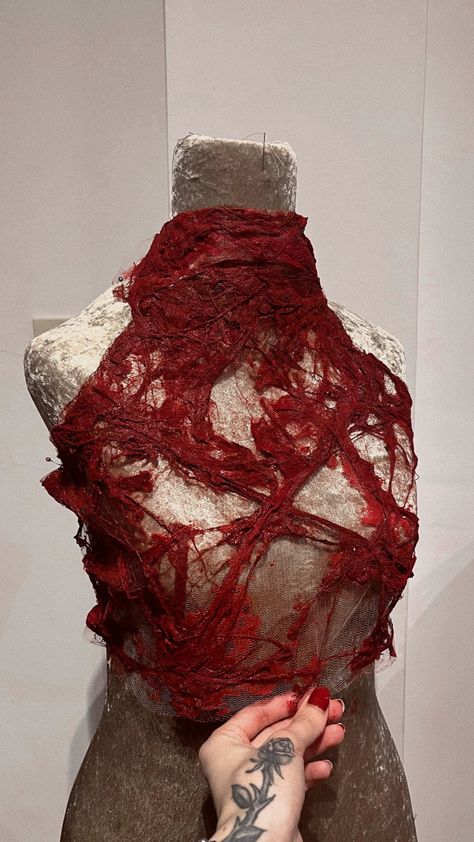 Resin Fashion Clothes, Human Anatomy Fashion, Gore Clothes, Vamp Wedding, Flesh Fashion, Anatomical Fashion, Gore Fashion, Scary Fashion, Blood Outfit