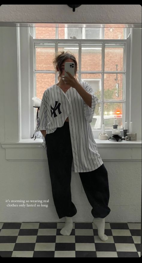 New York Yankee Jersey Fit Yankee Jersey Outfit Woman, Yankee Jersey Outfit, New York Yankees Jersey Outfit, Yankees Jersey Outfit, Yankee Outfits Women, New York Yankees Outfit, Yankees Outfit, Yankees Jersey, Queer Fashion