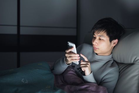 What Staying Up Late Does to Your Health — Health Stay Up All Night, Using Phone, Stay Up Late, Sleep Late, Clogged Arteries, Unhealthy Diet, Eating At Night, Morning People, Up All Night