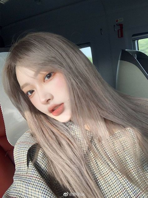 Gelled Hairstyles, Blonde Hair Korean, Nails Selfie, Emo Hairstyles, Hair Color Asian, Stumble Guys, Korean Hair Color, Girl Hair Colors, Instagram Hairstyles