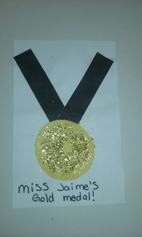 Olympic Medals Craft For Kids, Olympic Medal Craft Preschool, Medal Craft Preschool, Olympic Gold Medal Craft, Olympics For Preschoolers, Olimpic Game Craft For Kids, Toddler Olympic Crafts, Summer Olympics Crafts For Toddlers, Olympics Crafts For Preschoolers