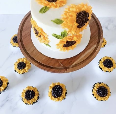 Sunflower First Birthday Cake, Sunflower Smash Cake, Smash Cake And Cupcakes, Six Month Birthday, Sunflower Birthday Parties, Sunflower Birthday, Cake Photos, One Year Birthday, Cake And Cupcakes