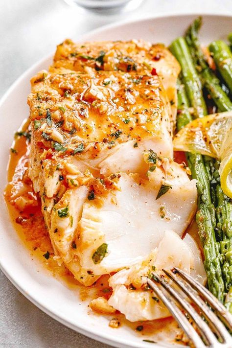 Garlic Butter Cod with Lemon Asparagus Winter Fish Recipes, Cod And Asparagus, Skillet Asparagus, Garlic Butter Cod, Butter Cod, Nutritious Dinner, Resep Seafood, Lemon Asparagus, Fish Dinner Recipes