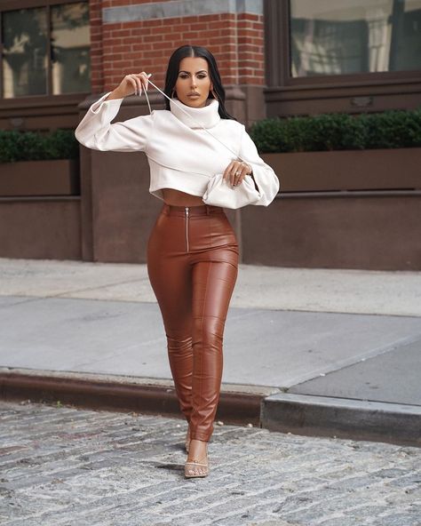 Amra Olević Reyes on Instagram: “Serving you Fall lewkz on a 75° day 😅 do it for the gram 🍁🍂 outfit @revolve #REVOLVEU” Amrezy Outfits, Amra Olevic, Chic Outfits Edgy, Estilo Swag, Hello Fashion, Gold Mine, Winter Outfit Inspiration, Simple Outfit, Cute Swag Outfits