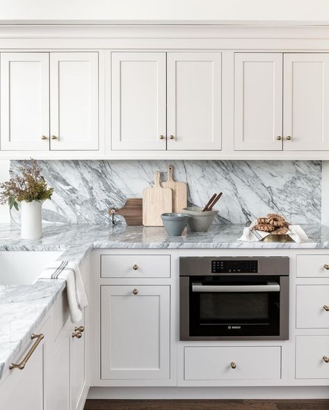 Top Knobs (@topknobs) • Instagram photos and videos Knob Kitchen Cabinets, Soft Gray Kitchen Cabinets, Kitchen Knobs And Pulls White Cabinets, Kitchen Silver Hardware, Kitchen Cabinets With Knobs, Knobs Vs Pulls Kitchen Cabinets, White Kitchen Cabinets Hardware, Modern Kitchen Knobs, White Cabinet Knobs