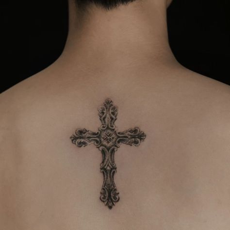 𝐓𝐡𝐞 𝐂𝐫𝐨𝐬𝐬 Faith etched in skin. - 𝗩𝗜𝗖𝗘𝗡𝗧𝗘𝗥 𝗧𝗔𝗧𝗧𝗢𝗢 𝗦𝗧𝗨𝗗𝗜𝗢 12C/3 Nguyen Thi Minh Khai, P. Da Kao, Q.1, TP.HCM, Vietnam #banhdonuttattoo #saigonvicenteam #CrossTattoo #TattooArt #TattooDesign #InkObsession #TattooOfTheDay #TattooIdeas #TattooEnthusiast #BlackworkTattoo Cross Tattoo Cybersigil, Cross On The Back Of Neck Tattoo, Realistic Cross Tattoo, Ornate Cross Tattoo, Tattoo Catholic, Catholic Cross Tattoo, Cross Chest Tattoo, Protestant Cross, Cross Tattoo On Back