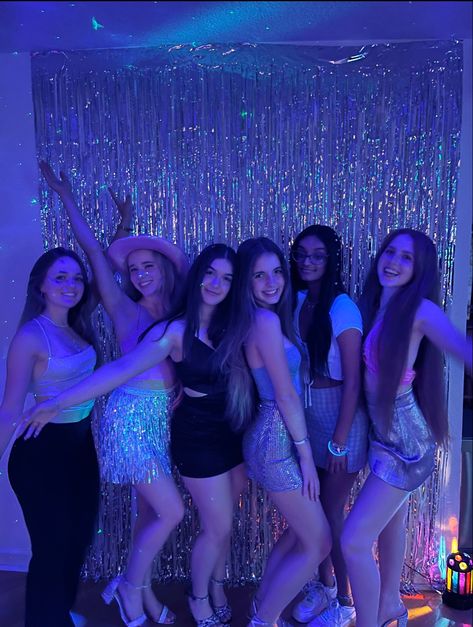 Disco Themed Bday Party, Fourteenth Birthday Party Ideas, 13th Bday Outfit Ideas, 16th Birthday Dress Ideas, Birthday Outfit Themes, Sweet Sixteen Outfit Ideas, 17th Party Ideas, Euphoria Sweet 16, Crazy Party Ideas