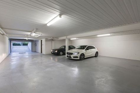 Nice Garage Interior, Basement Garage Ideas, Basement Car Parking Design, Luxury Garage Underground, Basement Parking House, Simple Garage Ideas, Underground Garage House, Under House Garage, Underground Car Garage