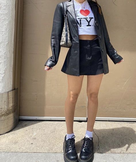 80s Fashion Party, Loafers Outfit, Diy Vetement, 2020 Fashion Trends, Stil Inspiration, Looks Black, Mode Inspo, Mode Streetwear, Leather Blazer