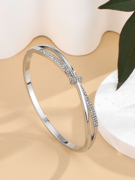 Silver Bracelet Designs, Engraved Bangle, Gold Earrings Models, Diamond Bracelet Design, Pretty Jewelry Necklaces, Silver Bracelets For Women, Bottle Jewelry, Gold Pendant Jewelry, Gold Rings Fashion