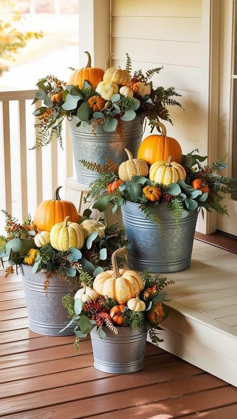 Veselý Halloween, Fall Decor Diy Crafts, Fall Flower Arrangements, Fall Front Porch Decor, Fall Arrangements, Fall Thanksgiving Decor, Fall Deco, Autumn Decorating, Fall Outdoor Decor