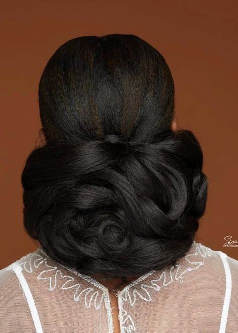 Black Bride Hairstyles, Loose Bridal Hair, Hairstyles For Black Brides, Afro Hair Bun, Black Brides Hairstyles, Black Brides, Black Wedding Hairstyles, Bride Updo, Hairstyles For Wedding