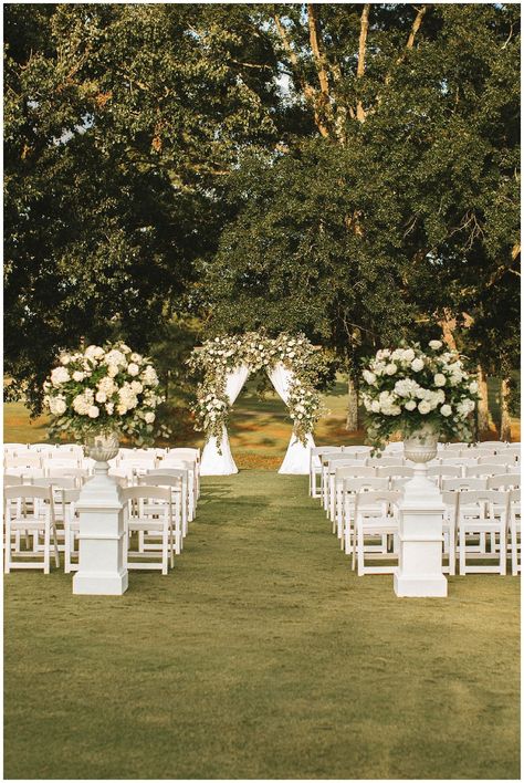 An outdoor golf course wedding in Meridian, Mississippi at Northwood Country Club | Southern Productions | In this blog post I'm sharing a beautiful, elegant all white outdoor ceremony on the golf course at Northwood Country Club Mississippi wedding #Mississippiweddingvenues #Mississippioutdoorwedding #Mississippiweddingphotographer #Mississippiweddingflowers #WeddingsinMississippi #Mississippiweddingflorist #MeridianMississippiPhotography #MeridianMSwedding #southernproductions #mississippiwedd Golf Course Wedding Ceremony Decor, Wedding On A Golf Course, Country Club Wedding Ceremony, Golf Course Wedding Decor, Classy Outdoor Wedding Ceremony, Boho Golf Course Wedding, Golf Course Ceremony, Los Verdes Golf Course Wedding, Wedding Ceremony Field