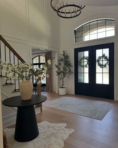 Entrance Hall Ideas With Stairs, Chandelier Entrance Hall, Entryway With Tall Ceilings, Home Entryway With Stairs, Open To Above Living Room, Entry Way Chandelier Ideas, Entryway With Staircase, Entryway Ideas Large, Grand Entryway Foyers