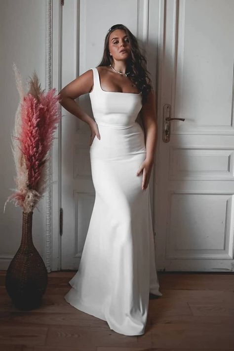 Looking for the dreamiest, princess-like, and utterly unique plus-size wedding dress that won’t break the bank? Well, your search ends right here. Enter the realm of Olivia Bottega – hands down, one of the most stunning bridal brands ever. Curvy Wedding Dress, Olivia Bottega, Curvy Wedding, Crepe Wedding Dress, Floor Length Wedding Dress, Curvy Bride, Minimalist Wedding Dresses, Light Ivory, Wedding Dresses Plus Size