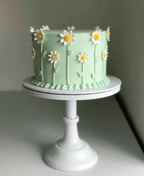 Tårta Design, Green Cake, Simple Cake Designs, Mini Cakes Birthday, Creative Birthday Cakes, Cake Decorating Designs, Pretty Birthday Cakes, Cute Birthday Cakes, Cake Designs Birthday