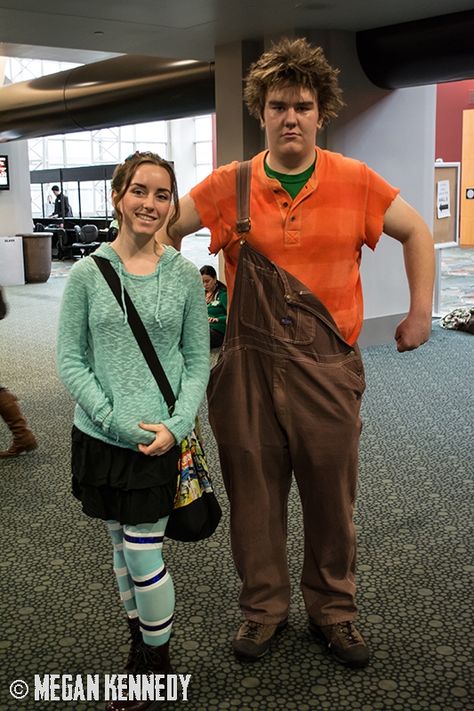 Best Reck-it Ralph and Venellope costume cosplay EVER! Ralph And Penelope Costume, Wreck It Ralph Cosplay, Bestie Costumes, Wreck It Ralph Costume, 2023 Costumes, Film Theme, Pumpkin Makeup, Diy Couples Costumes, Comic Con Costumes