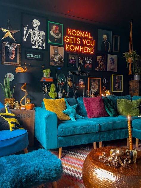 Dark Home Decor, Future Apartment Decor, Apartment Decor Inspiration, Maximalism, Home Decorating Ideas, Ideas Living Room, Apartment Inspiration, Living Room Inspo, Eclectic Home