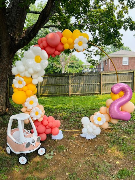 Groovy second birthday hippie cozy coup remodel Two Groovy Birthday Party Outside, Groovy Balloon Arch, Easy Balloon Arch, Second Birthday Theme, Two Groovy Birthday Party, 2 Groovy, Elmo Birthday Cake, Two Groovy Birthday, Groovy Party