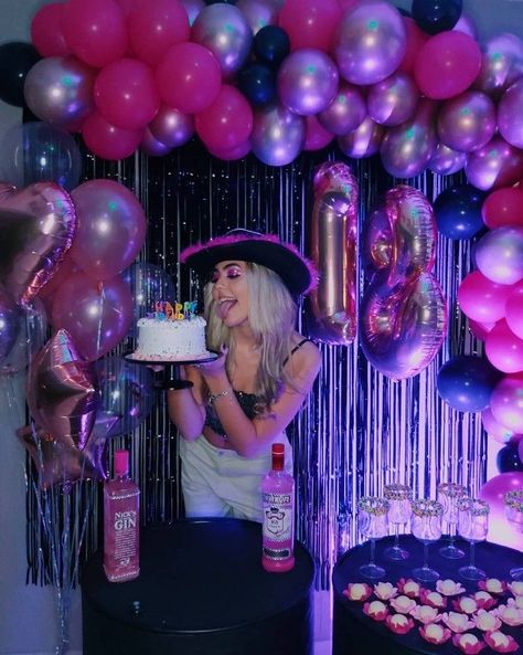 Ideas de cumpleaños aesthetic Euphoria Cowgirl Party, Cowgirl Bday Party Ideas Aesthetic, Space Aesthetic Birthday Party, Cowgirl Birthday Party Aesthetic, Euphoria Aesthetic Birthday Party, Euphoria Aesthetic Party Decor, Aniversario Euphoria, Anniversaire Euphoria, 18th Bday Aesthetic