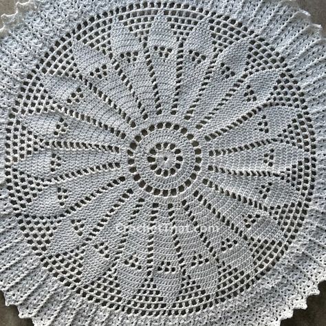 Free Pattern: Crochet a Round Sunflower Rug - Crochet That Sunflower Rug, Crochet Rug Patterns Free, Crochet Table Topper, Crochet Tablecloth Pattern, Free Crochet Doily Patterns, Crochet Table Runner Pattern, Free Pattern Crochet, Crochet Rug Patterns, Fillet Crochet