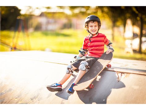 Kids Skateboard, Best Skateboard, Skate Clothes, Dangerous Sports, Mouse A Cookie, Kids Skateboarding, Kids Skates, Skateboard Helmet, Kid A