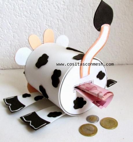 Manualidades con latas recicladas-Vaquita - Paperblog Homemade Piggy Banks, Diy Bank, Diy Recycled Projects, Tin Can Crafts, Recycled Projects, Diy Recycle, Diy Bottle, Valentine Box, Art N Craft