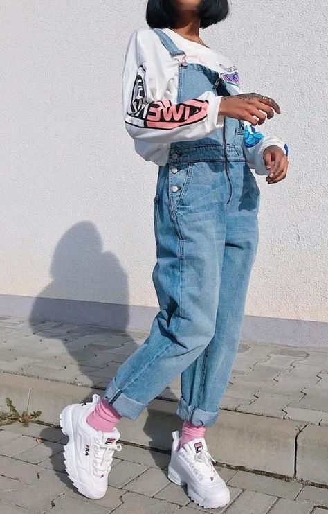 Fila Outfit, Women's Streetwear Fashion, Streetwear Girl, Old School Style, Stil Boho, Edgy Chic, Tokyo Fashion, Urban Street Style, Streetwear Fashion Women