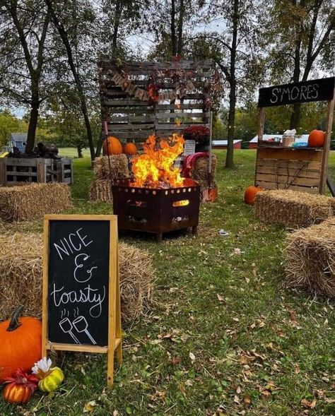 Backyard Fall Festival Party, Outdoor Fall Bonfire Party, Backyard November Wedding, Fall Hoedown Party Ideas, Harvest Fall Party, Fall House Party Ideas, Fall Festival Bday Party, Fall Festival 1st Birthday Party, Fall Kickoff Party