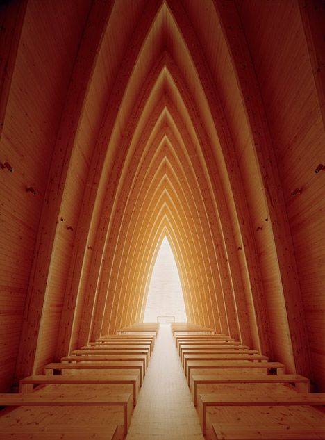 Copper-clad chapel in Finland has a curving wooden frame like a ship's hull Architecture Cool, Detail Arsitektur, Architecture Unique, Modern Church, Wooden Architecture, Album Foto, Walter Gropius, Church Interior, Religious Architecture