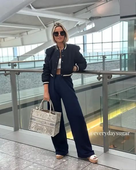 If you’re doing ‘Euro summer’ or are planning ahead for the next one; we’ve collated our best ideas about what airport outfits to wear on long-haul flights, as well as a list of handy long-haul flight essentials. Airport Outfit Long Haul, Long Haul Flight Outfit Women, Chic Long Haul Flight Outfits, Work Airport Outfit, International Airport Outfit, Chic Airport Outfit Classy, Airport Outfit 2024, Airport Outfit Business, Long Haul Travel Outfit