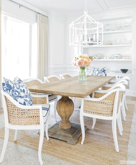 Coastal Rug, Coastal Dining Room, Coastal Dining, House Dining Room, Haus Am See, Finding Inspiration, Rattan Dining Chairs, Room Remodeling, Style At Home