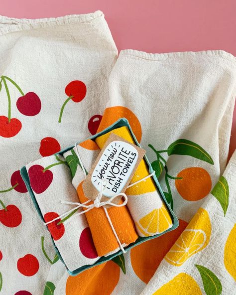 T Towels Ideas, Cute Dish Towels, Cute Kitchen Towels, Cute Towels, Produce Containers, Printed Towels, Fruit Prints, Lemon Set, Cherry Kitchen