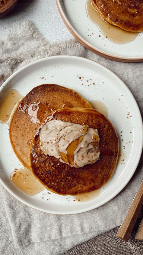 Vegan Pumpkin Pancakes with Cinnamon Butter Homemade Cinnamon Butter Recipe, Recipes With Canned Pumpkin, Recipes With Pumpkin Puree, Homemade Cinnamon Butter, Gilmore Girls Food, Fall Pancakes, Teff Pancakes, Nikki Vegan, Pancakes With Cinnamon