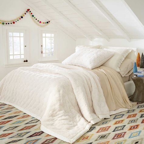 Carousel Woven Wool Rug Pine Cone Hill Bedding, Pine Cone Hill, Dash And Albert Rugs, Twin Xl Bedding, White Bed, Bedding Pillows, Twin Comforter, Dash And Albert, Flat Woven Rug